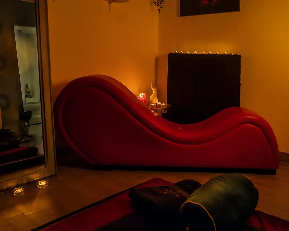 Masaje erótico en diván Barcelona